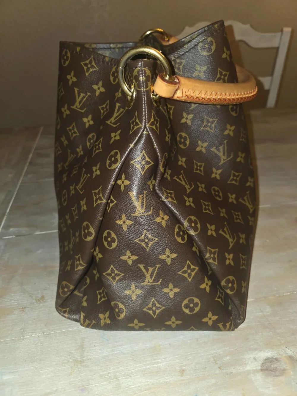 Louis Vuitton Artsy mm handbag